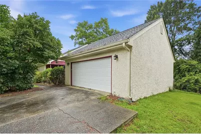 1384 Huntsmen Glen, Riverdale, GA 30296 - Photo 2