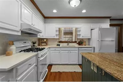 1052 Evelyn Lane SW, Lilburn, GA 30047 - Photo 4
