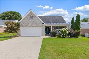 112 Clubhouse Dr, Jefferson, GA 30549 - Photo 1