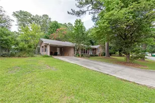 211 Bennett Cir, Carrollton, GA 30117 - Photo 2