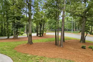 181 W Lake Dr, Roswell, GA 30075 - Photo 50