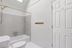 181 W Lake Dr, Roswell, GA 30075 - Photo 36