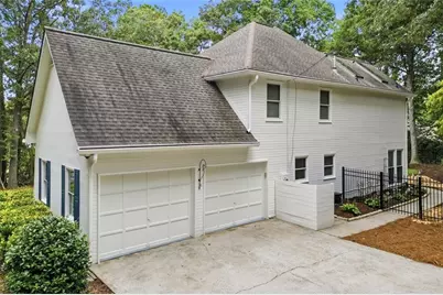 181 W Lake Drive, Roswell, GA 30075 - Photo 44