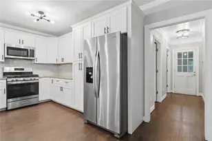 181 W Lake Dr, Roswell, GA 30075 - Photo 14