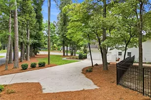 181 W Lake Dr, Roswell, GA 30075 - Photo 48