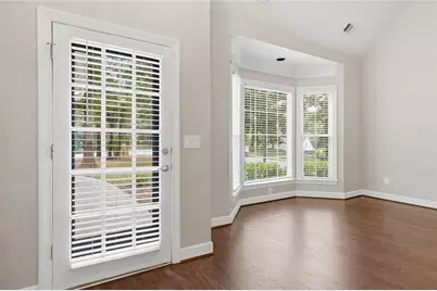 181 W Lake Drive, Roswell, GA 30075 - Photo 6