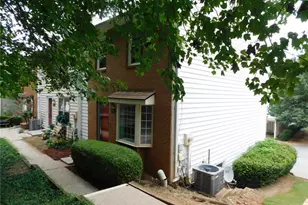 192 High Creek Dr, Roswell, GA 30076 - Photo 2