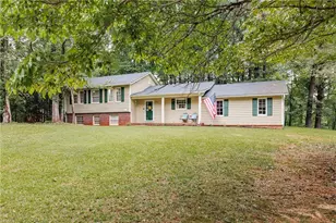 2762 Shetland Ln NW, Kennesaw, GA 30152 - Photo 2