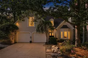 2040 Shallowford Park Manor, Roswell, GA 30075 - Photo 2