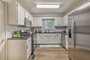 2671 Collier Dr NW, Atlanta, GA 30318 - Photo 10