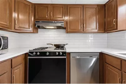 276 Lakemoore Drive NE #E, Atlanta, GA 30342 - Photo 10