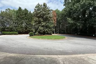 184 Peachtree Hollow Ct, Atlanta, GA 30328 - Photo 26