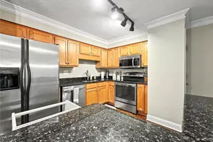 184 Peachtree Hollow Ct, Atlanta, GA 30328 - Photo 10
