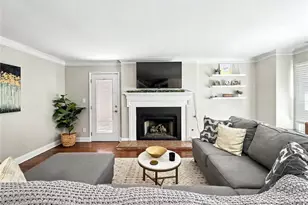 184 Peachtree Hollow Ct, Atlanta, GA 30328 - Photo 4