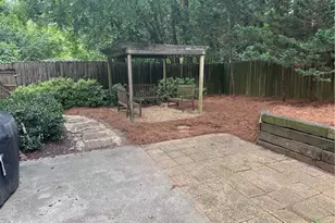 184 Peachtree Hollow Ct, Atlanta, GA 30328 - Photo 28