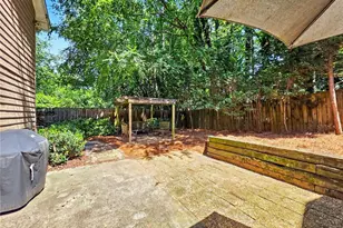 184 Peachtree Hollow Ct, Atlanta, GA 30328 - Photo 20
