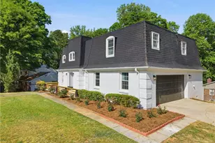 492 S Susan Creek Dr, Stone Mountain, GA 30083 - Photo 2