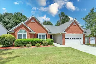 1581 Highland Bluff Ct, Suwanee, GA 30024 - Photo 2