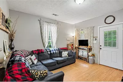 319 W Broadway Street, Griffin, GA 30223 - Photo 2