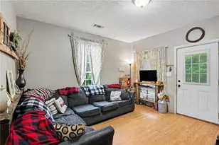 319 W Broadway St, Griffin, GA 30223 - Photo 2