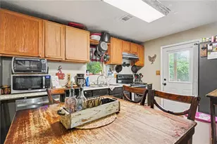 319 W Broadway St, Griffin, GA 30223 - Photo 12