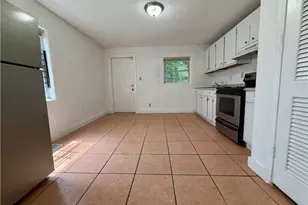 1070 Ollie Cir NW, Atlanta, GA 30314 - Photo 2
