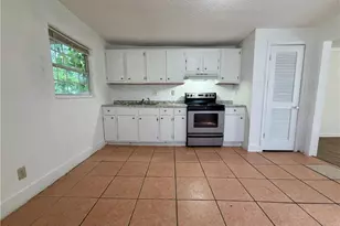 1070 Ollie Cir NW, Atlanta, GA 30314 - Photo 4