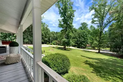 425 Greenleaf Drive, Lavonia, GA 30553 - Photo 6