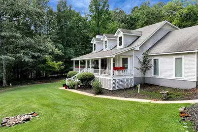 425 Greenleaf Drive, Lavonia, GA 30553 - Photo 2