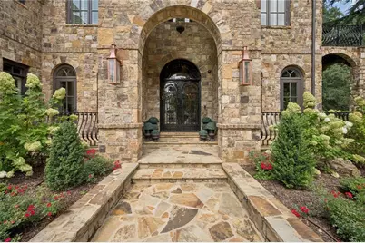 4320 Lakehaven Drive NE, Atlanta, GA 30319 - Photo 2