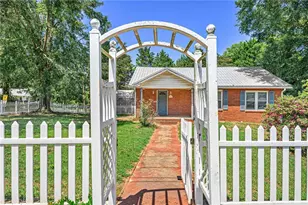211 Harmony St, Commerce, GA 30529 - Photo 2