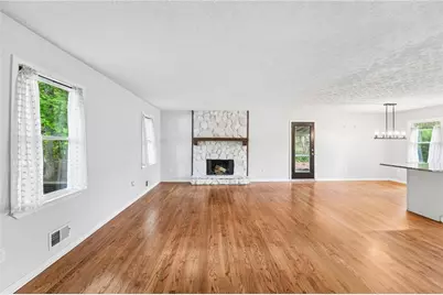 585 Westchester Circle SW, Marietta, GA 30064 - Photo 8