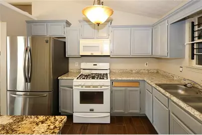 5589 Emerald Glen, Stone Mountain, GA 30088 - Photo 4