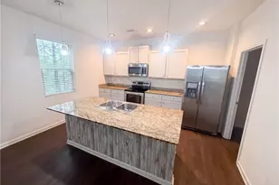 611 Dodson Lake Ct, Fairburn, GA 30213 - Photo 2