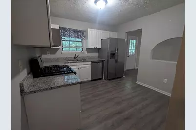 2153 Cherokee Valley Circle, Lithonia, GA 30058 - Photo 4