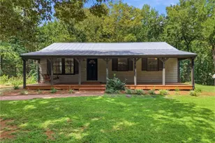 736 Wolfskin Rd, Arnoldsville, GA 30619 - Photo 2