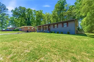2725 Shoreland Dr SW, Atlanta, GA 30331 - Photo 2