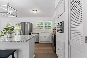 2725 Shoreland Dr SW, Atlanta, GA 30331 - Photo 16
