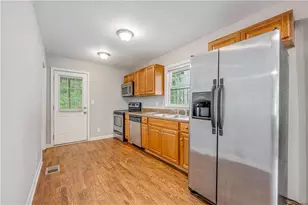 847 Gertrude Pl NW, Atlanta, GA 30318 - Photo 4