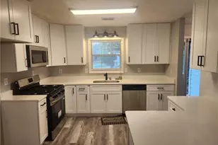 482 Grove Hill Dr, Stockbridge, GA 30281 - Photo 2