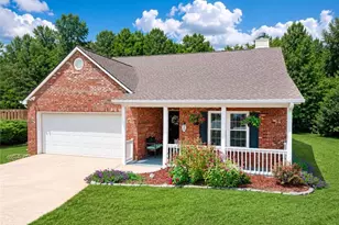 733 Jacoby Dr, Loganville, GA 30052 - Photo 1