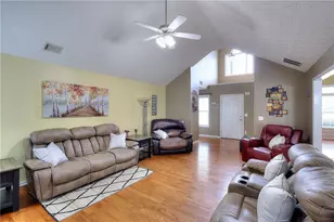 1106 Caroline Ct, Loganville, GA 30052 - Photo 6