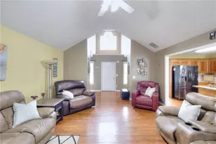1106 Caroline Ct, Loganville, GA 30052 - Photo 4