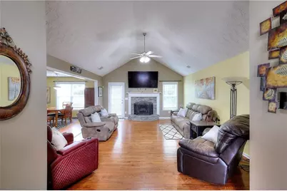 1106 Caroline Court, Loganville, GA 30052 - Photo 4