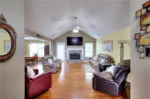 1106 Caroline Ct, Loganville, GA 30052 - Photo 4