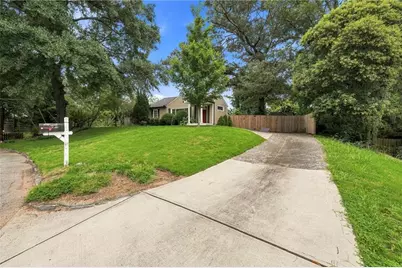 1911 Woodland Hills Avenue NW, Atlanta, GA 30318 - Photo 4