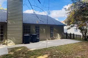 695 Paris Dr, Lawrenceville, GA 30043 - Photo 16