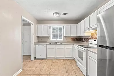 136 Sterling Court, Alpharetta, GA 30004 - Photo 4