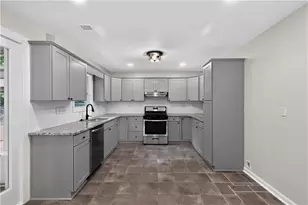 707 Cristy Ln, Woodstock, GA 30188 - Photo 4