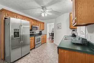 352 Academy Woods Dr, Jefferson, GA 30549 - Photo 2